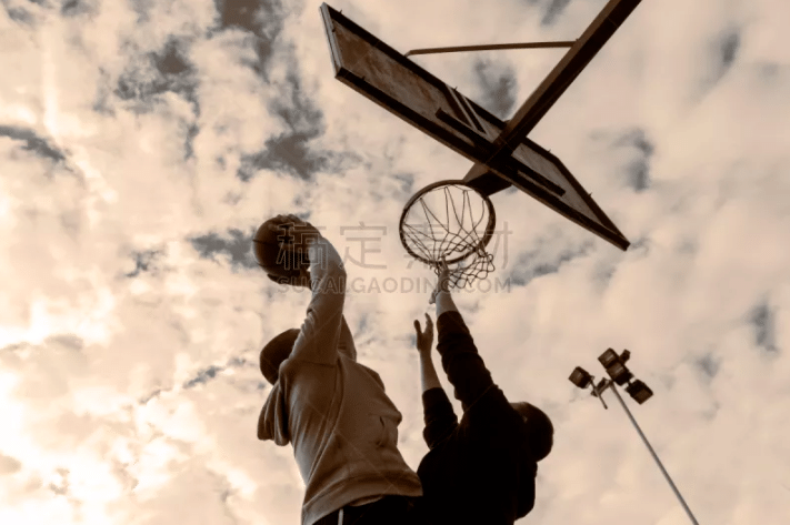 米体：托蒂被前妻指控留小女儿独自在家，检方认为指控不成立